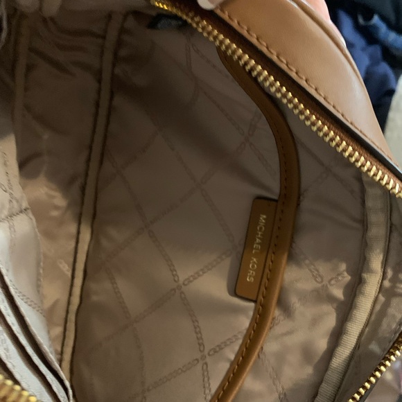 Michael Kors Jet Set Girl Cross Body - Picture 5 of 6